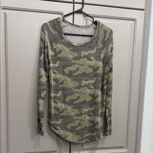 American Eagle Outfitters Green Camo Long Sleeve Tee